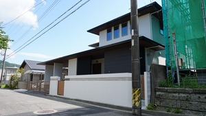 (2)