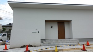 (2)