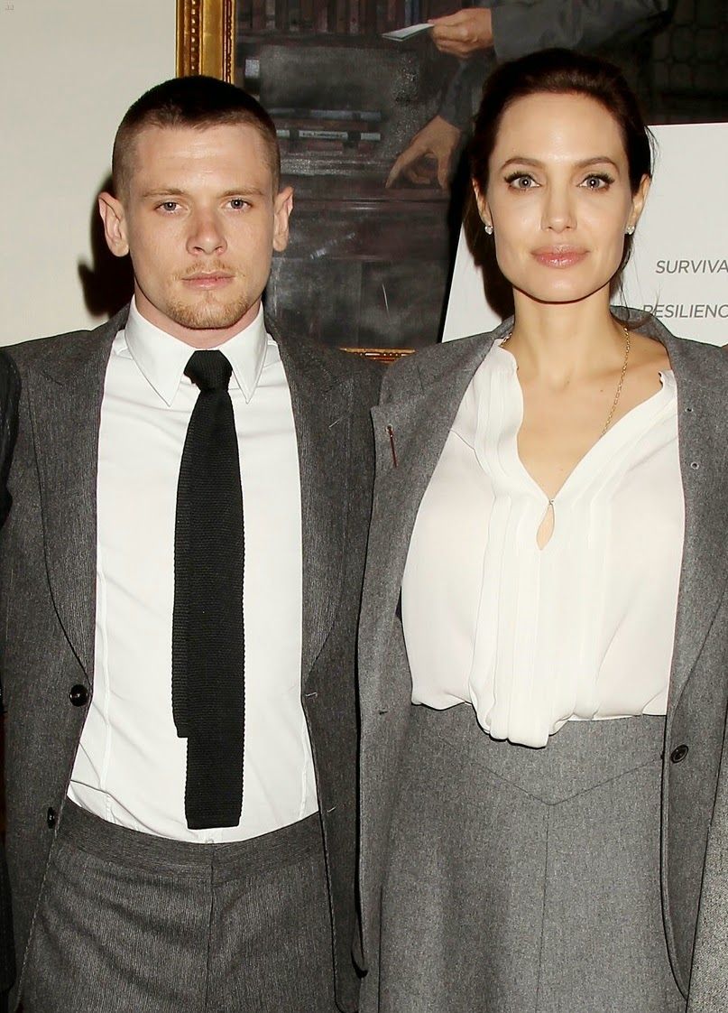 angelina-jolie-supports-her-cast-at-the-unbroken-premiere-01
