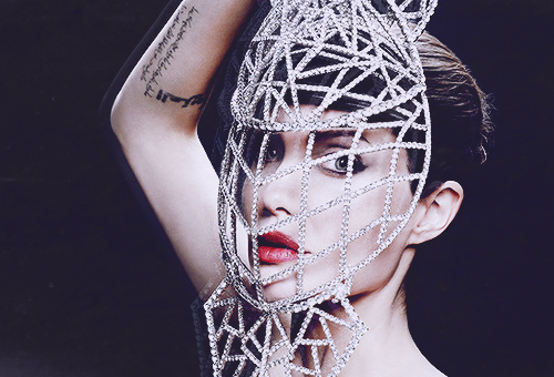 Angelina_Jolie_Jason_Bell_01