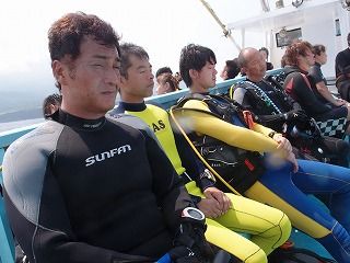P8112317