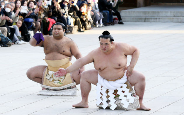 新横綱稀勢の里、明治神宮で奉納土俵入り : サイクリング・ウォーキング