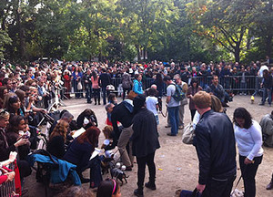 hal11_crowd