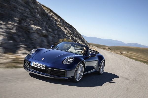 a74dd246-2020-porsche-911-convertible-4