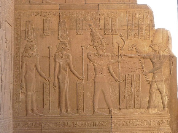 800px-Wall_relief_Kom_Ombo15