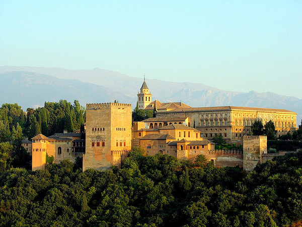 800px-Vista_de_la_Alhambra