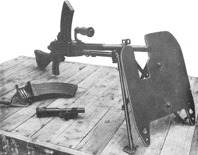 Type_96_LMG_with_Type_99_shield