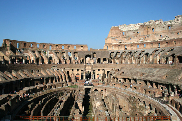 1920px-0_Colosseum_-_Rome_111001_(2)