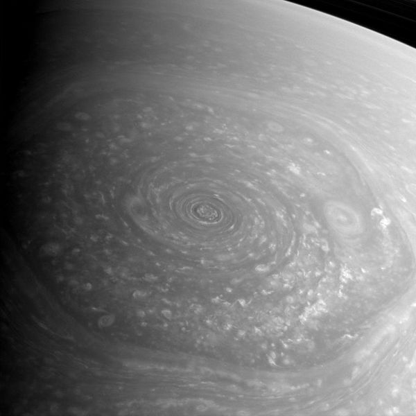 600px-Saturn_north_polar_hexagon_2012-11-27