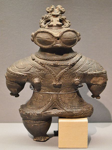 447px-青森県つがる市木造亀ヶ岡出土_遮光器土偶