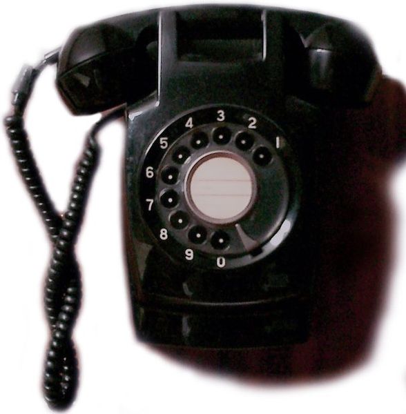 588px-Kuroden(black_telephone)