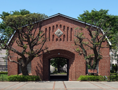 Toyotama_Prison_Omote_Gate_2010