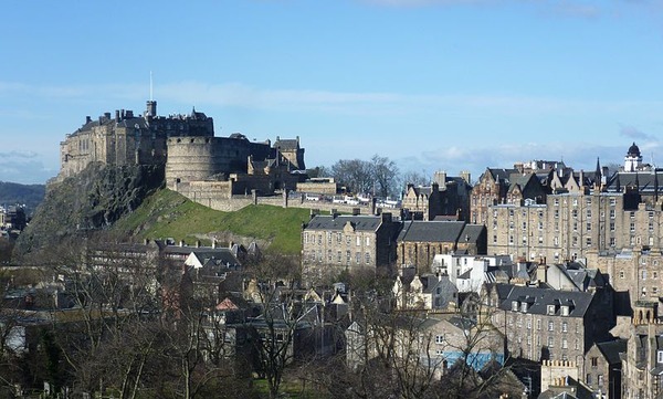800px-Edinburgh_Castle_from_the_south_east