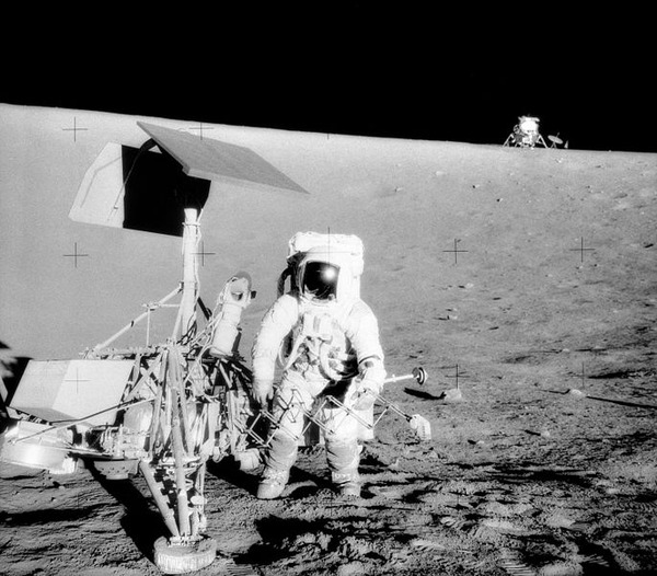 685px-Surveyor_3-Apollo_12