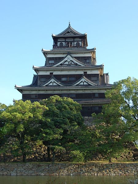 Hiroshima-castle-daihonei