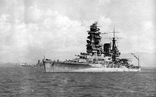 800px-Japanese_Battleship_Nagato_1944