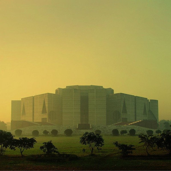 The-Dhaka-National-Assembly-a-concrete-icon-in-Bangladesh-2
