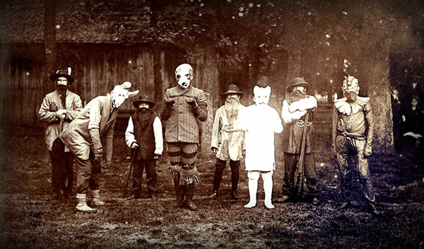 scary-vintage-halloween-creepy-costumes-14-57f649510ab8c__605