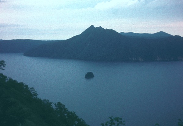 1974_Japan_Lake_Masshu