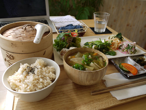 人間って1日2食のほうが健康的だよな。