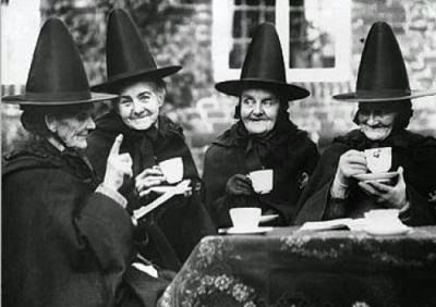witches-drinking-tea