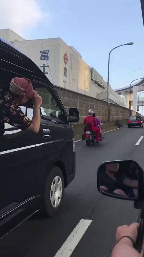 メイプル超合金カズレーザーと安藤なつ