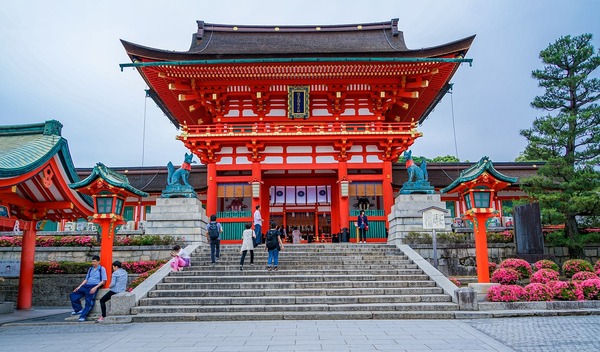 fushimi-inari-taisha-shrine-1612656_1280