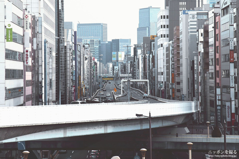 東京の写真_上野の高速道路と街並