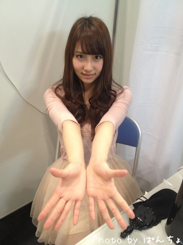 handshake-vertual-エア握手-Nagao-Mariya-永尾まりや