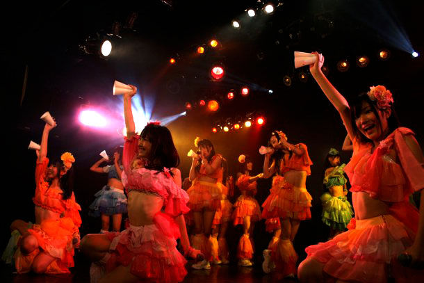 akb028