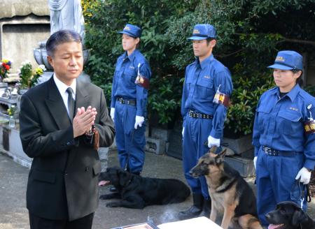 【社会】警視庁が警察犬の慰霊祭