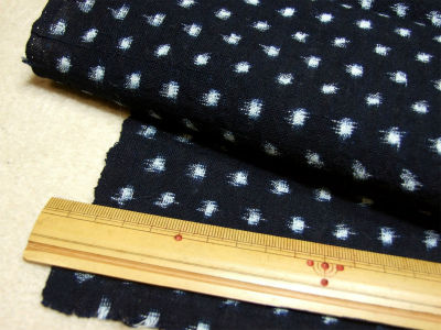 とても状態の良い 雪ん子絣 書生絣 ハギレ : リサイクル着物 とても状態の良い 雪ん子絣 書生絣 ハギレ : リサイクル着物