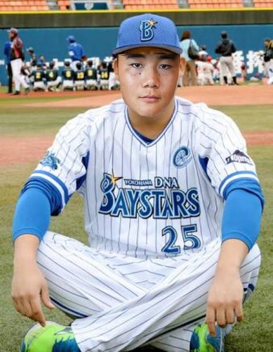清宮くんに各球団のユニフォーム着せてみたからどこが一番ええか見てみてやー