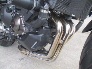 883 002