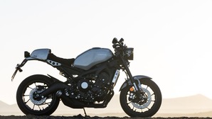 2016-Yamaha-XSR900-EU-Garage-Metal-AccessorizedStatic-003