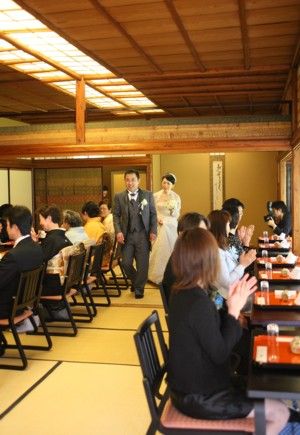 宴入場