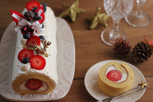 クリスマスケーキに イチゴのふわふわしっとりロールケーキ ビジュアル系フード Powered By ライブドアブログ
