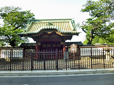 厳有院霊廟 勅額門