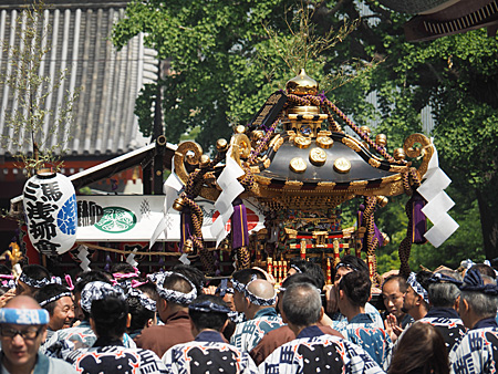 浅草馬三の神輿