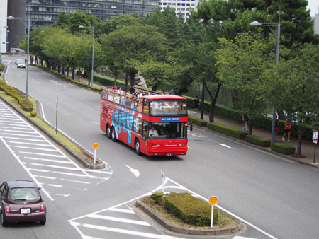 歩道橋上