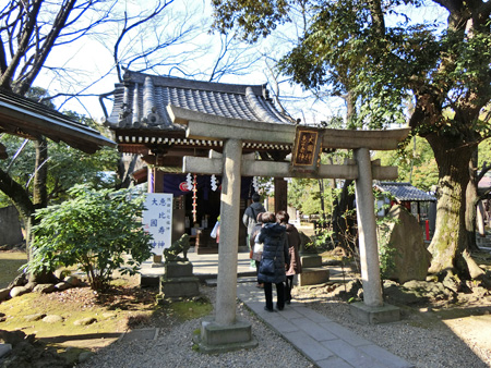 三囲神社