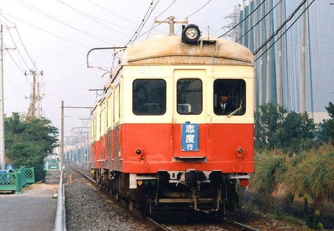 890a