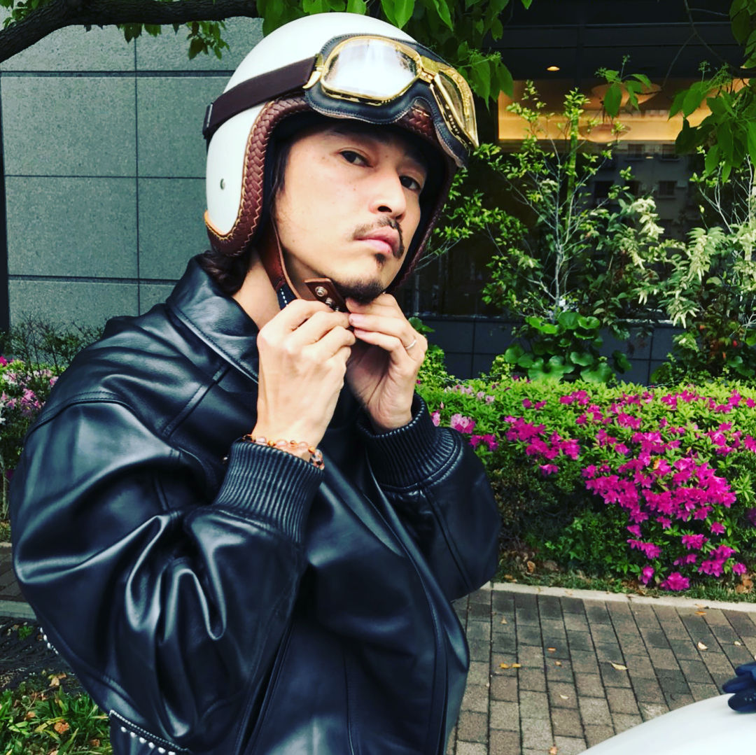 窪塚洋介、イケメンすぎるライダーショット バイクを楽しむ姿を披露
