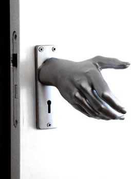 Worlds-Freakiest-Door-Handle1