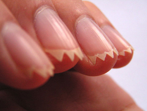 pinked-fingernails