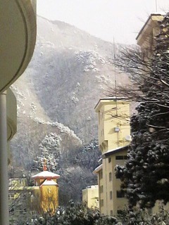 水上ベランダから左雪山