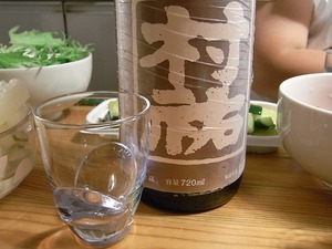 村祐茜ラベル特別純米無濾過本生清酒のビン