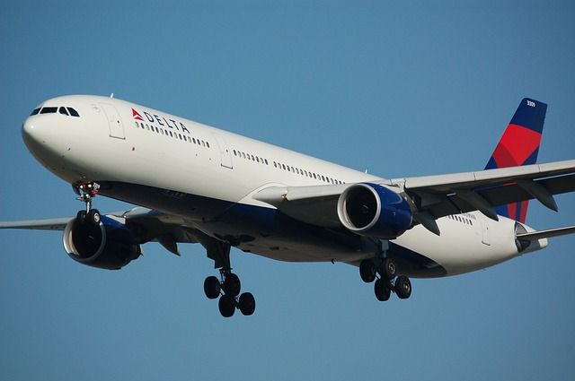 airplane-749542_640