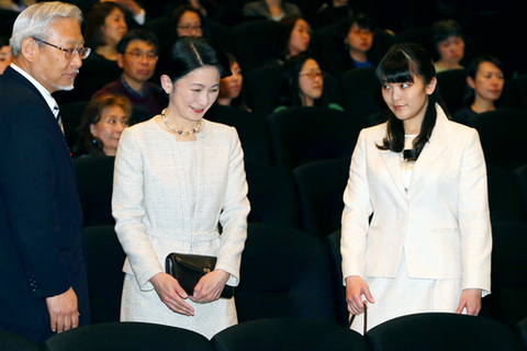قصص+محام 御公務/チャリティー上映会出席 】 秋篠宮紀子 ...