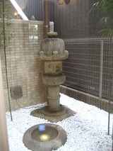 エントランスの坪庭